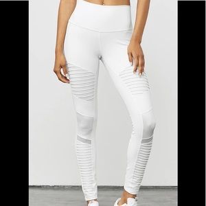 White ALO Yoga Leggings Size Large